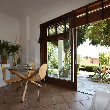 By Maggiore With Garden Views Feriehus *
