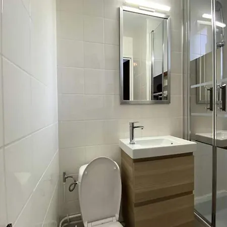 By Maggiore With Garden Views בית נופש ורבאניה