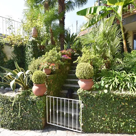 בית נופש By Maggiore With Garden Views ורבאניה