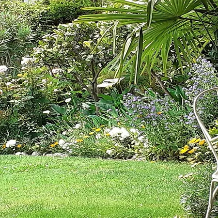 By Maggiore With Garden Views Feriehus