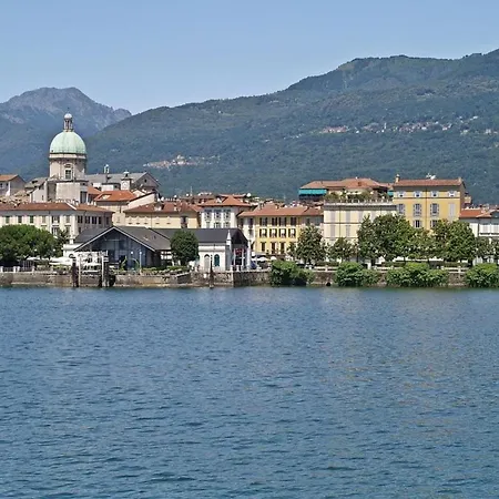 בית נופש By Maggiore With Garden Views ורבאניה