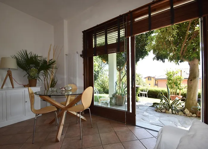 By Maggiore With Garden Views Hébergement de vacances *