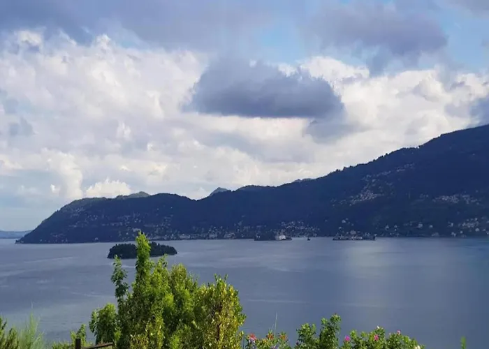 By Maggiore With Garden Views Hébergement de vacances Verbania