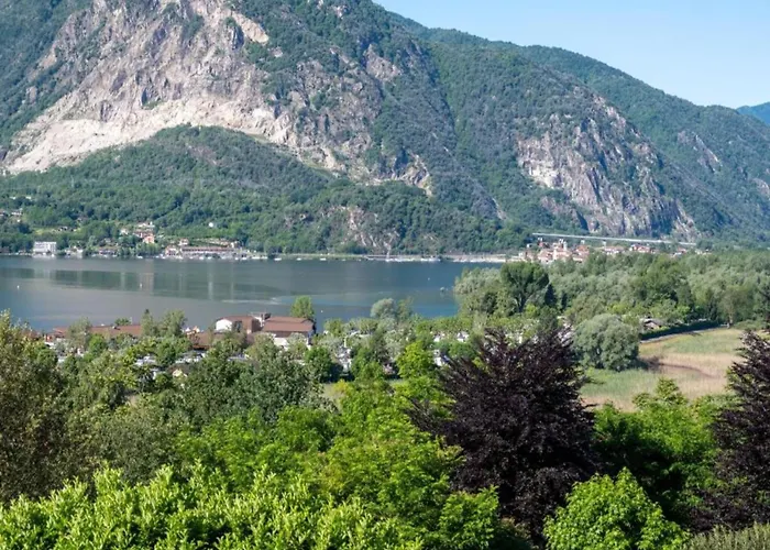 By Maggiore With Garden Views Hébergement de vacances Verbania